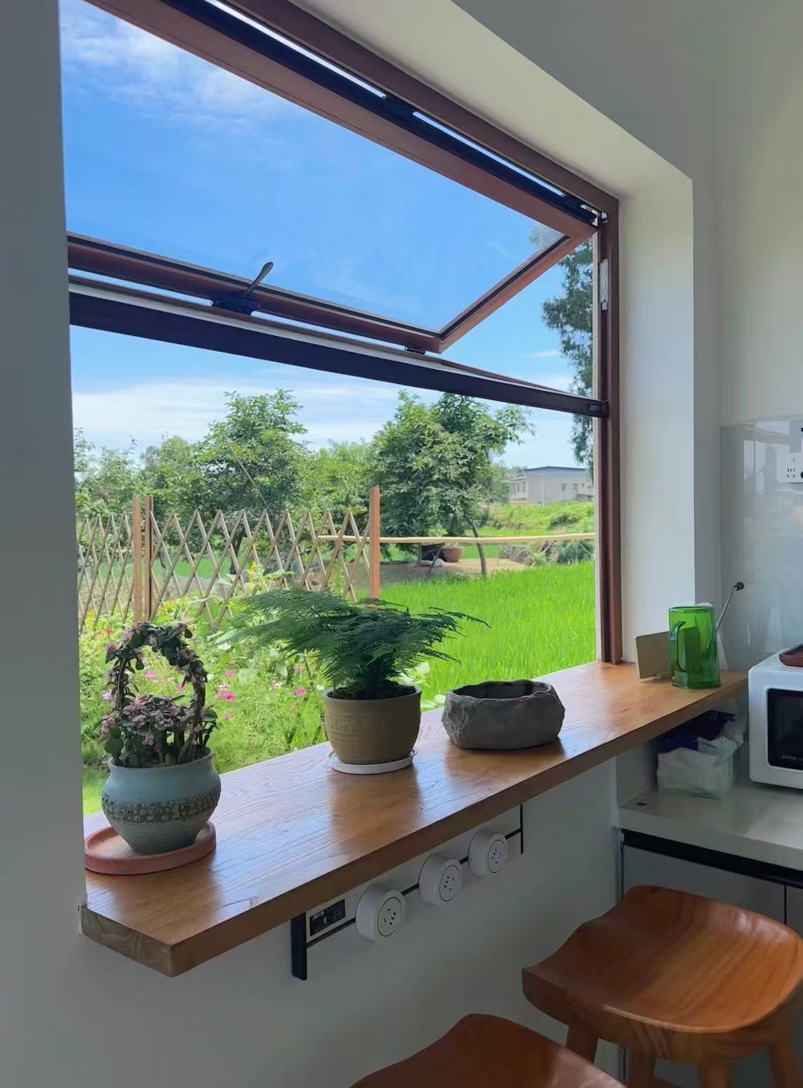 Aluminum alloy top and bottom folding window: Fully opening and sliding folding glass window