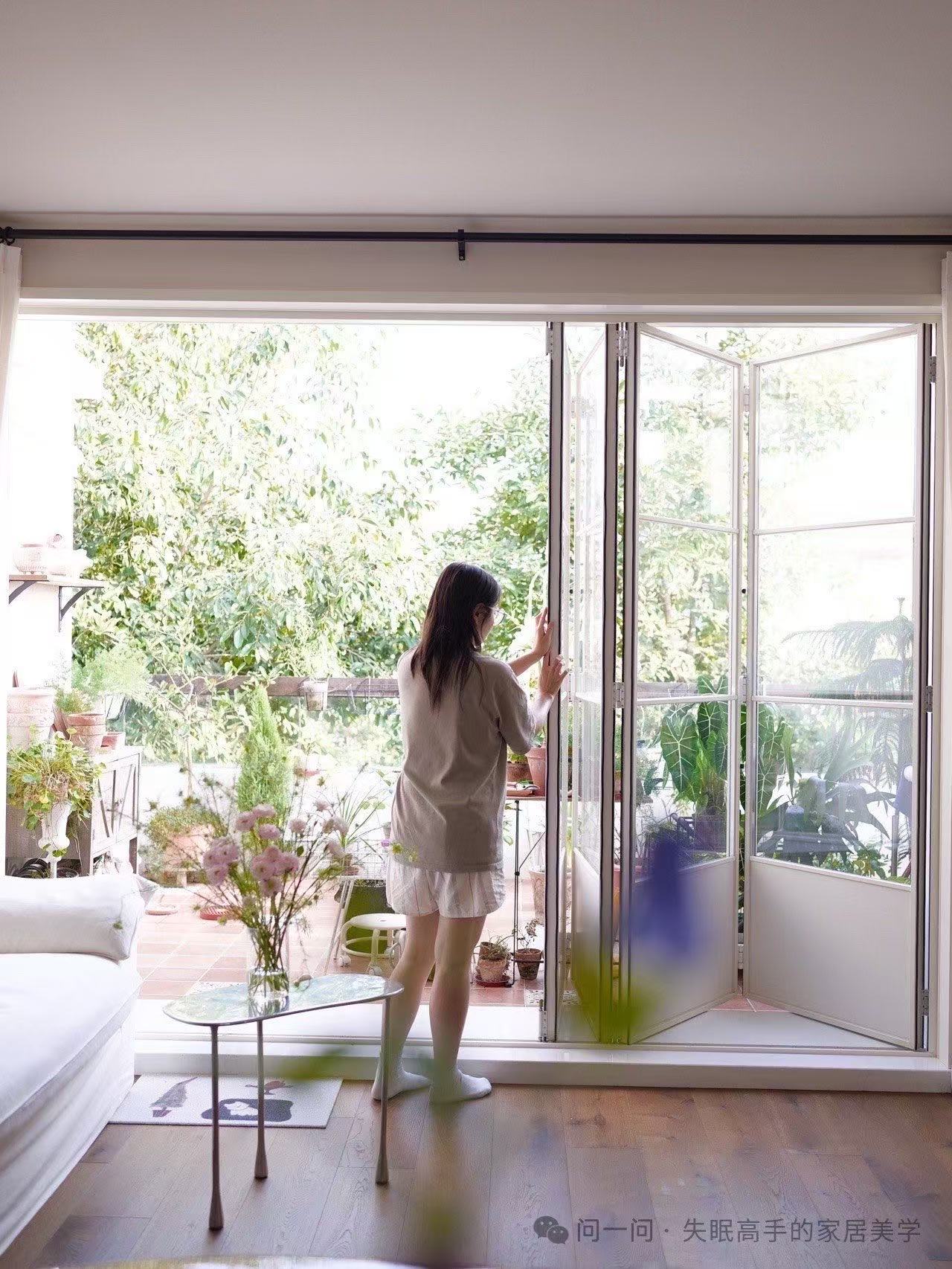 Aluminum alloy folding door