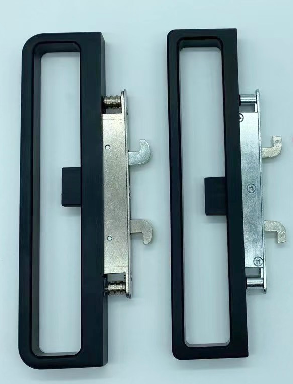 Sliding door interlocking lock 4