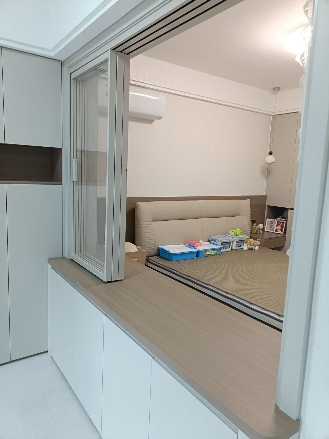 Narrow-frame suspended rail interlocking door 3