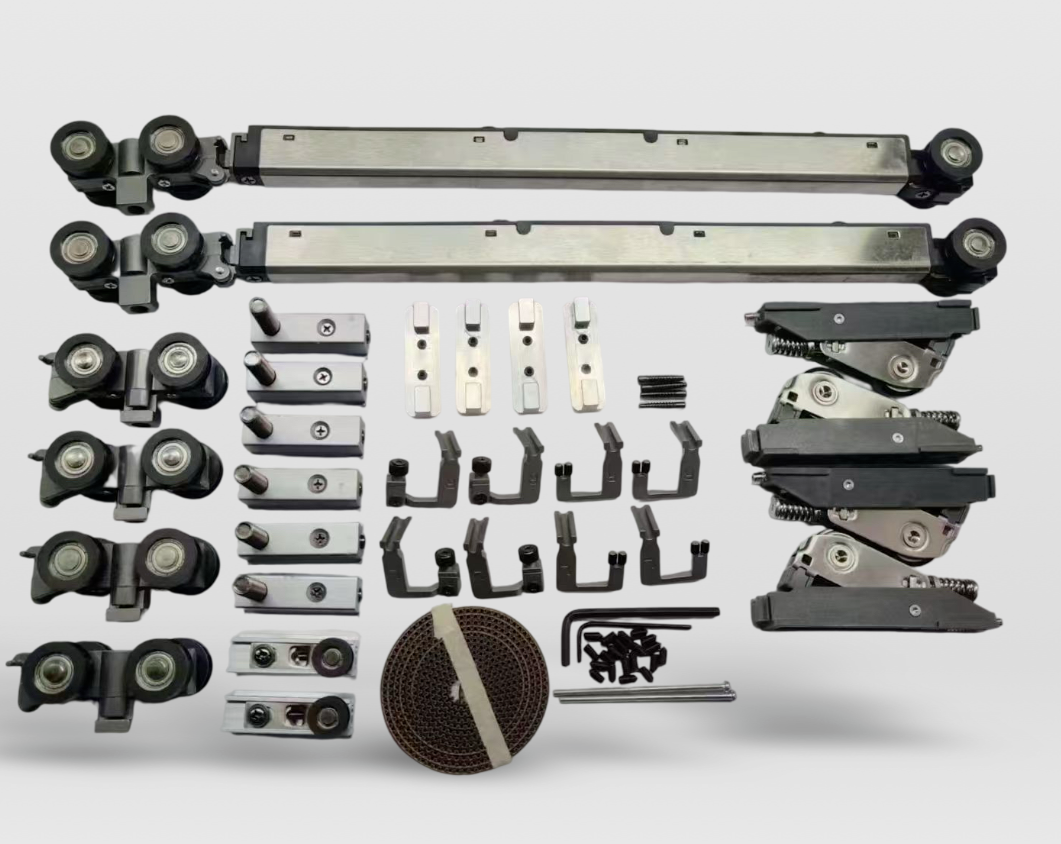 Sliding door interlocking lock