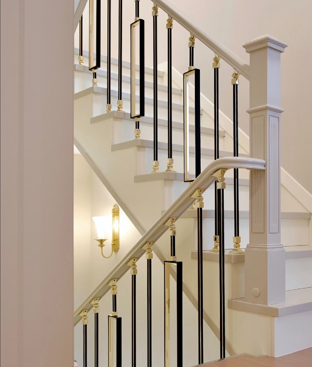 Aluminum staircase handrails
